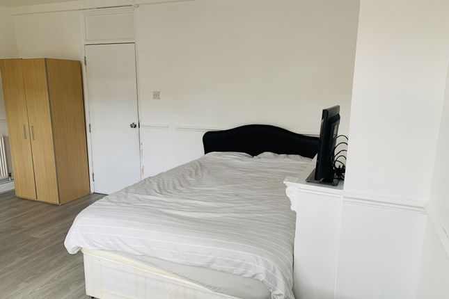 Thumbnail Room to rent in Fern Street, Bow, London