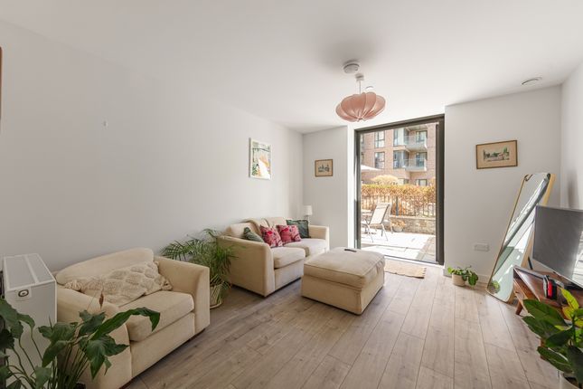 Flat 7, Willowbrook House, Coster Avenue, London photo 2