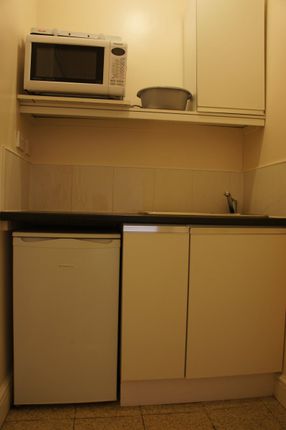 Room 6, Clovelly, 110, Brighton Road, Redhill photo 4