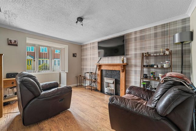 7, Lydgate Close, Lawford photo 2
