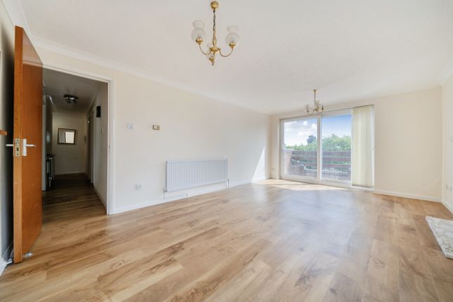 7 The Chilterns, Chislehurst Road, Sidcup photo 3