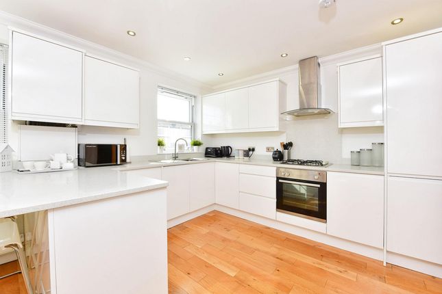 Flat for sale in Cliftonville Gardens, Northampton