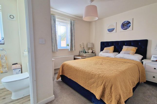 Flat for sale in Anglia Way, Great Denham, Bedford