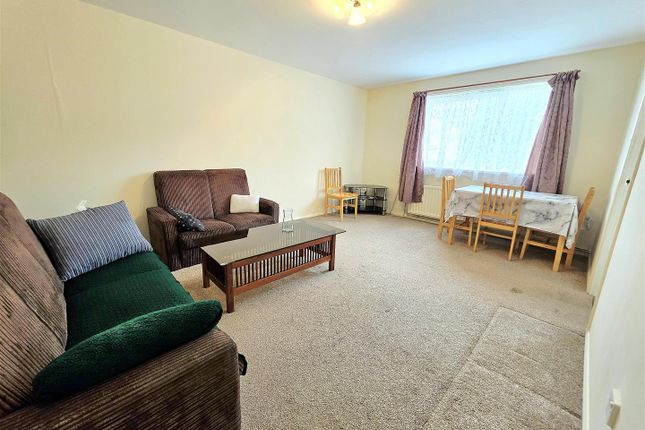 17, Huxley Close, Northolt photo 2