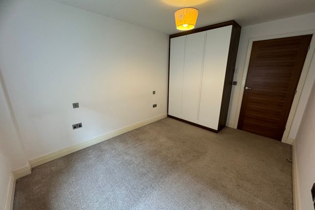 Flat to rent in Victoria Street, St.Albans