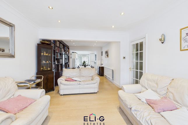 6 Boyne Avenue, London photo 4