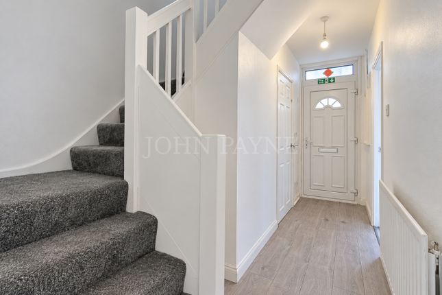 3, Felspar Close, London photo 2