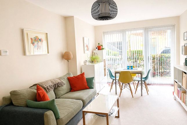 SNG OR, 13, Echo Court, London photo 2