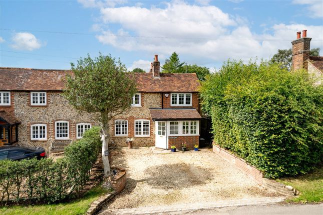 Thumbnail Cottage for sale in Bucks Hill, Kings Langley