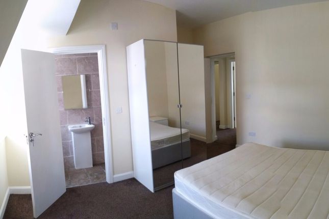 Thumbnail Shared accommodation to rent in 861B Stockport Road, Manchester