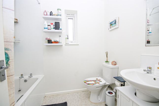 29, Wakehurst Close, Norwich photo 4