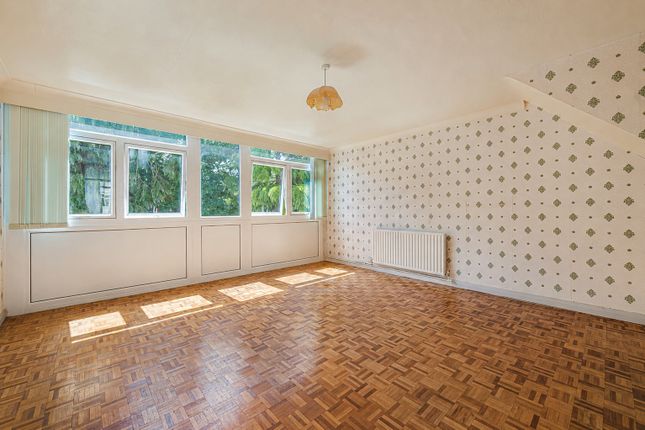 92, Tarnwood Park, London photo 4