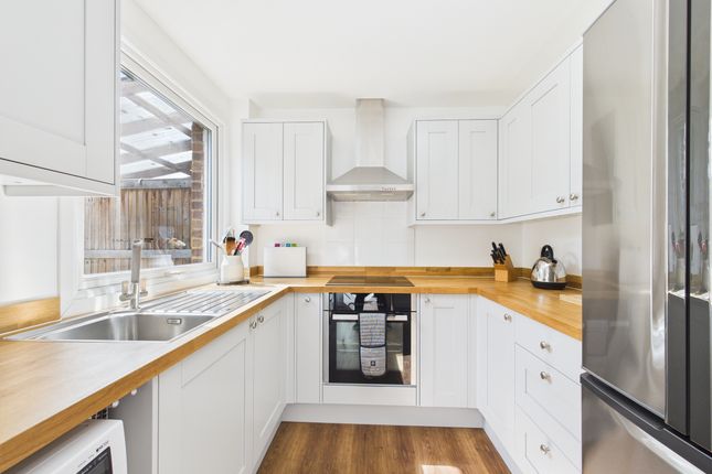 Cam01354G0-Pr0586-Still007