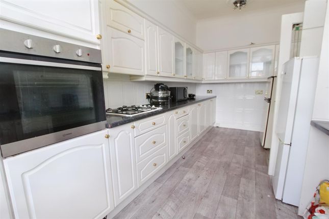 Flat for sale in Caledonian Road, Wishaw