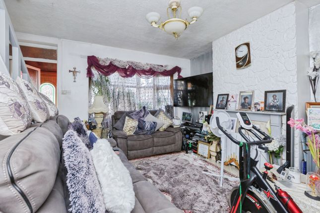 15, Tunstall Crescent, Leicestershire photo 2