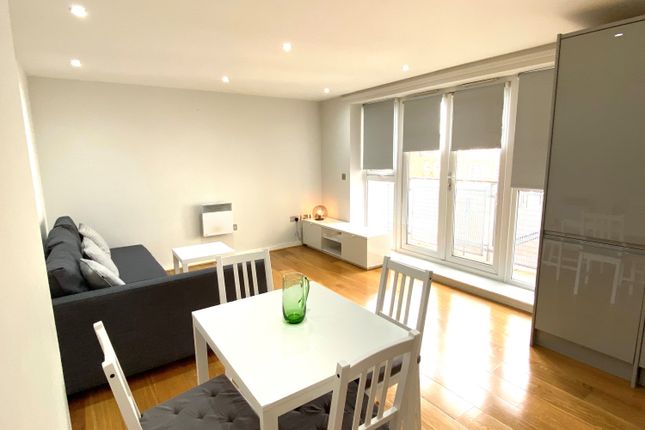 Thumbnail Flat to rent in Flat 16 Signal House, 137 Great Suffolk Street, London