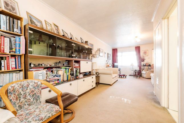176, Ashurst Drive, Ilford photo 3