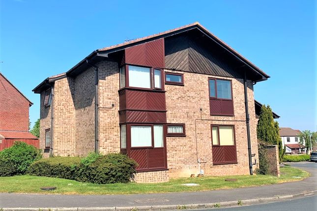 Flat to rent in Canterbury Close, Beverley