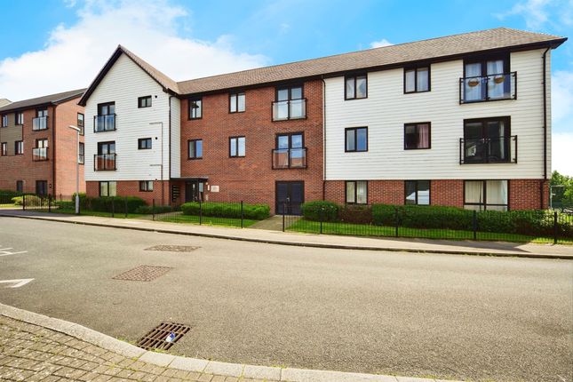 Thumbnail Flat for sale in Derby Drive, Leybourne, West Malling