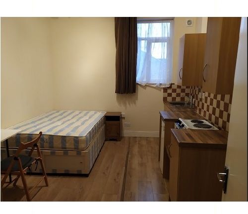 Room to rent in Uxbridge Road, Shepherds Bush