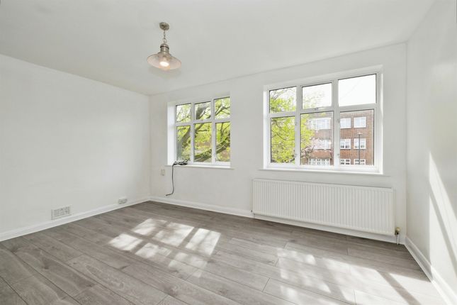Flat to rent in Cavendish Avenue, Sudbury Hill, Harrow