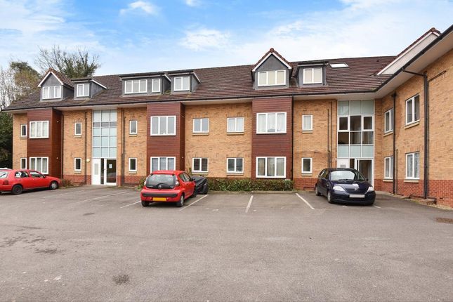 Thumbnail Flat to rent in Sandown Court, High Wycombe