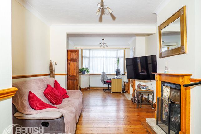 7, Lessington Avenue, Romford photo 2