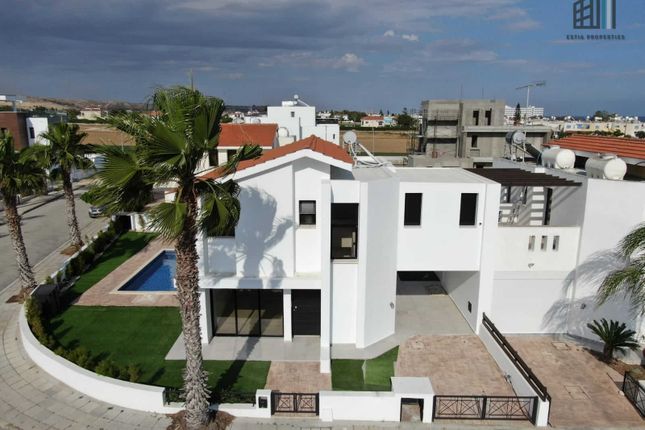 Villa for sale in Yh1135: 4 Bedroom Villa, Dhekelia, Larnaca, Cyprus