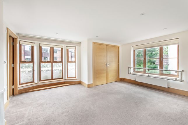 Flat 5/Chestnut Court, Hoskins Road, Oxted photo 2