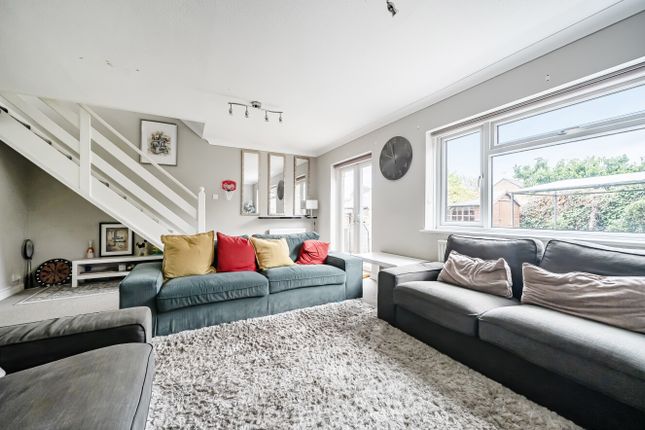 1, Bay Tree Court, Slough photo 3