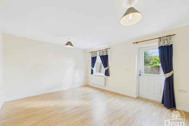 6, Witherby Walk, Lydney photo 3