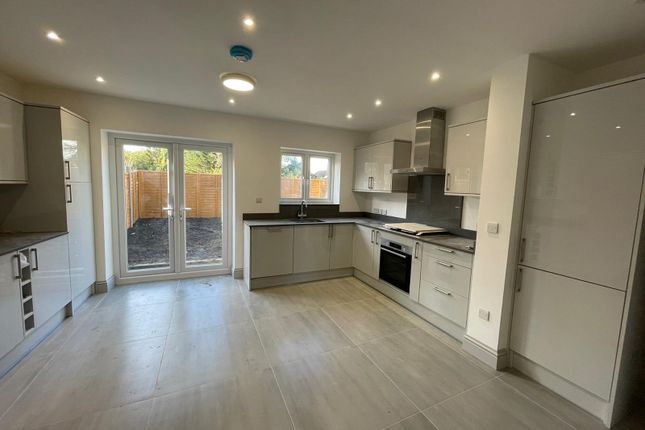 50, Lawn Close, Ruislip photo 2