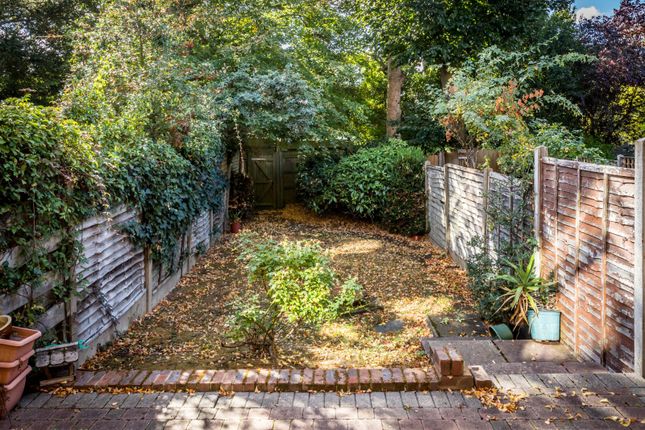 11, Dell Way, London photo 2