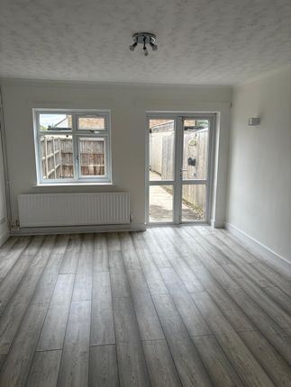 25, Symonds Green Road, Stevenage photo 5