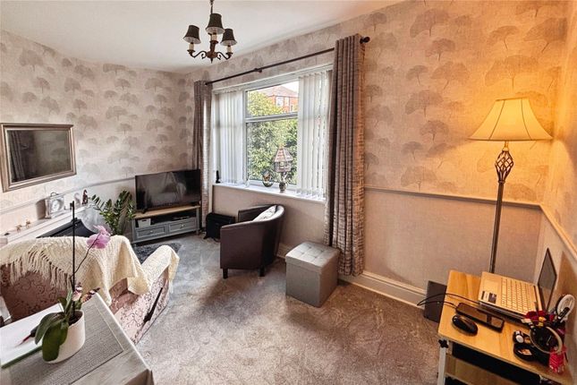 31, Fernlea Crescent, Manchester photo 4