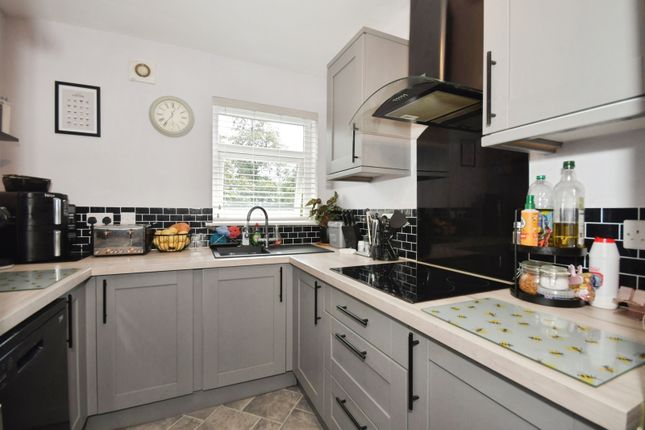 Flat 4, Parkside,, Park Road, Derbyshire photo 4