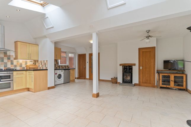 23 Church Crescent, Newport photo 3
