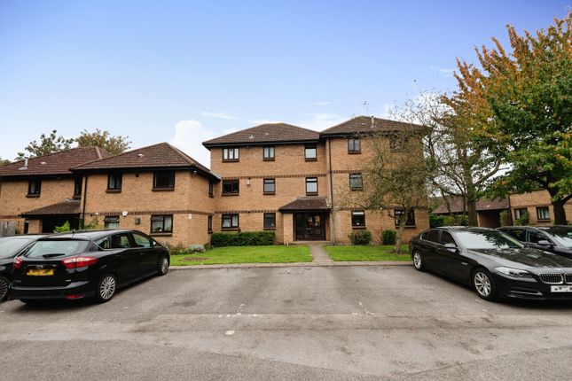 Flat for sale in Vicarage Way, Slough