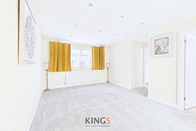 66a Birchwood Avenue, Hatfield photo 3