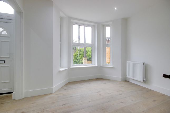 18, Daventry Avenue, London photo 2
