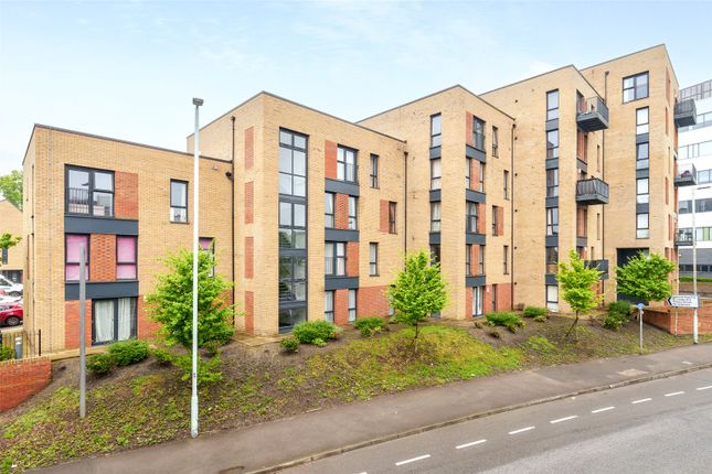 Flat for sale in Newlands Place, Bracknell, Berkshire