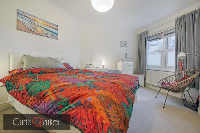Flat for sale in Lower Mall, London