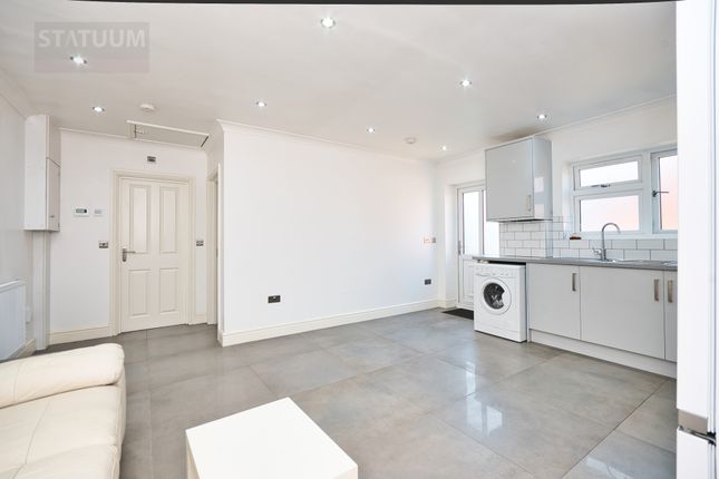622 A, Eastern Avenue, Ilford photo 4
