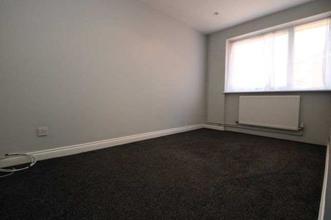 26, Roydon Court, Hemel Hempstead photo 5