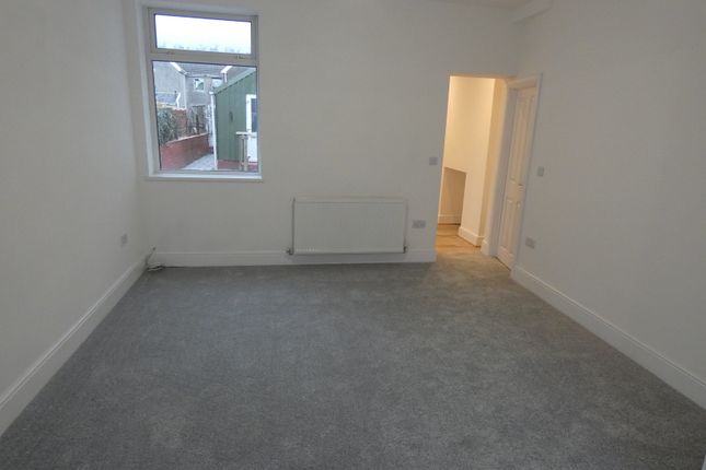 5, Godfrey Avenue, Glynneath photo 4