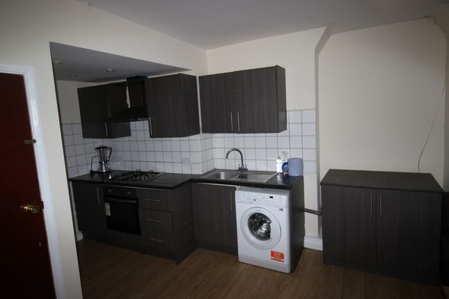 Flat to rent in George Street, Reading