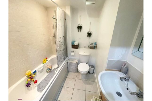 Flat for sale in Archdale Close, Chesterfield