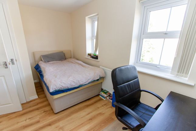 4 Elm Walk, Coventry photo 5