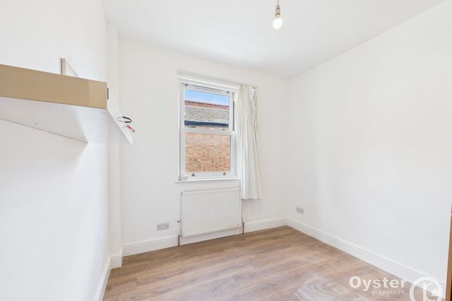 Room C, 40 The Limes Avenue, London photo 2