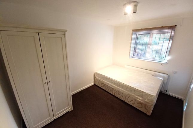 25, Well Close Rise, West Yorkshire photo 5